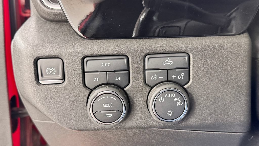Used 2022 Chevrolet Silverado 1500 LT AWD/4WD image 30