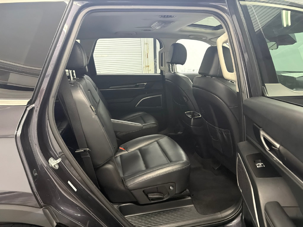 Used 2025 Kia Telluride S FWD image 15