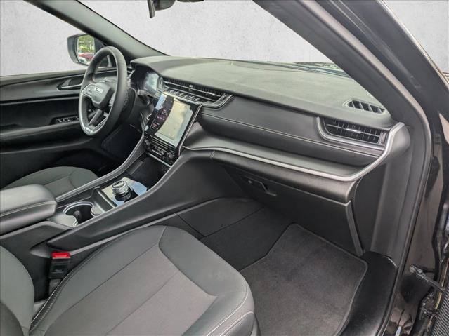 Used 2025 Jeep Grand Cherokee L Laredo RWD image 19