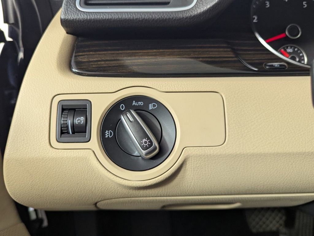 Used 2013 Volkswagen CC Lux image 13