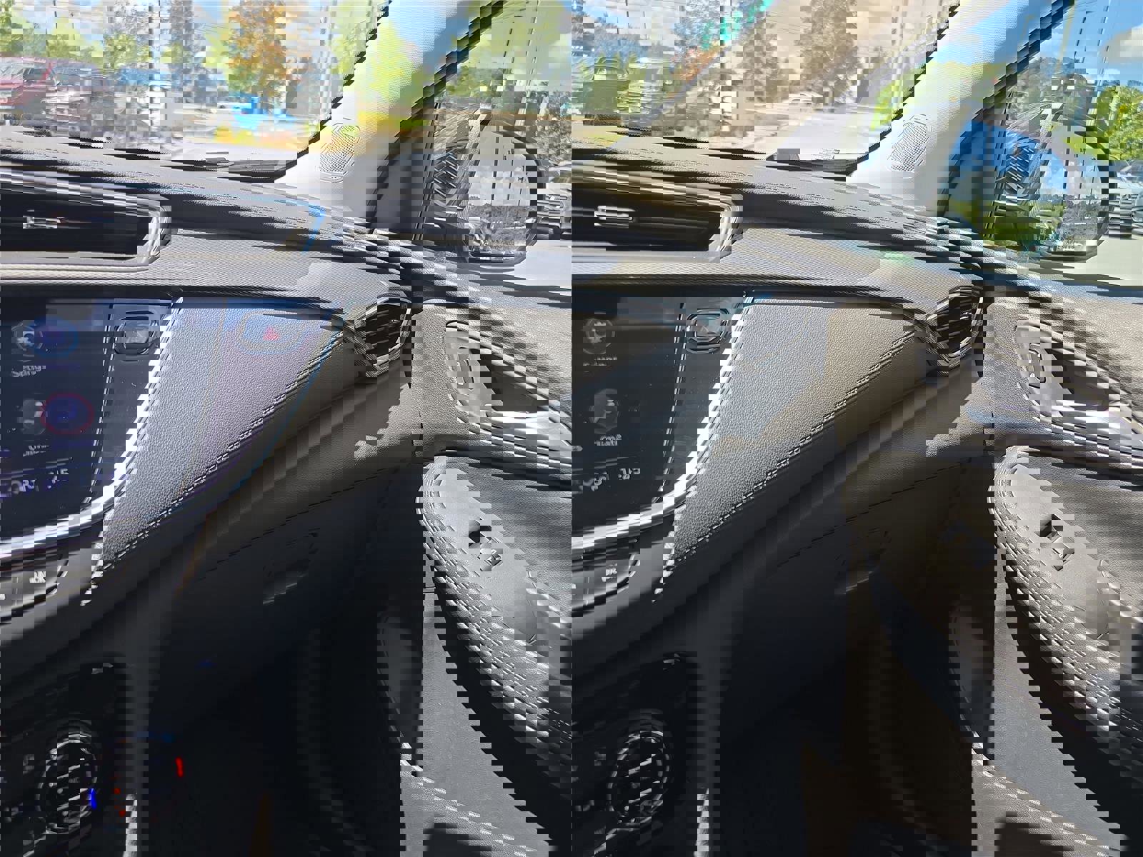 Used 2023 Buick Encore GX Select w/ Sport Touring Package image 17