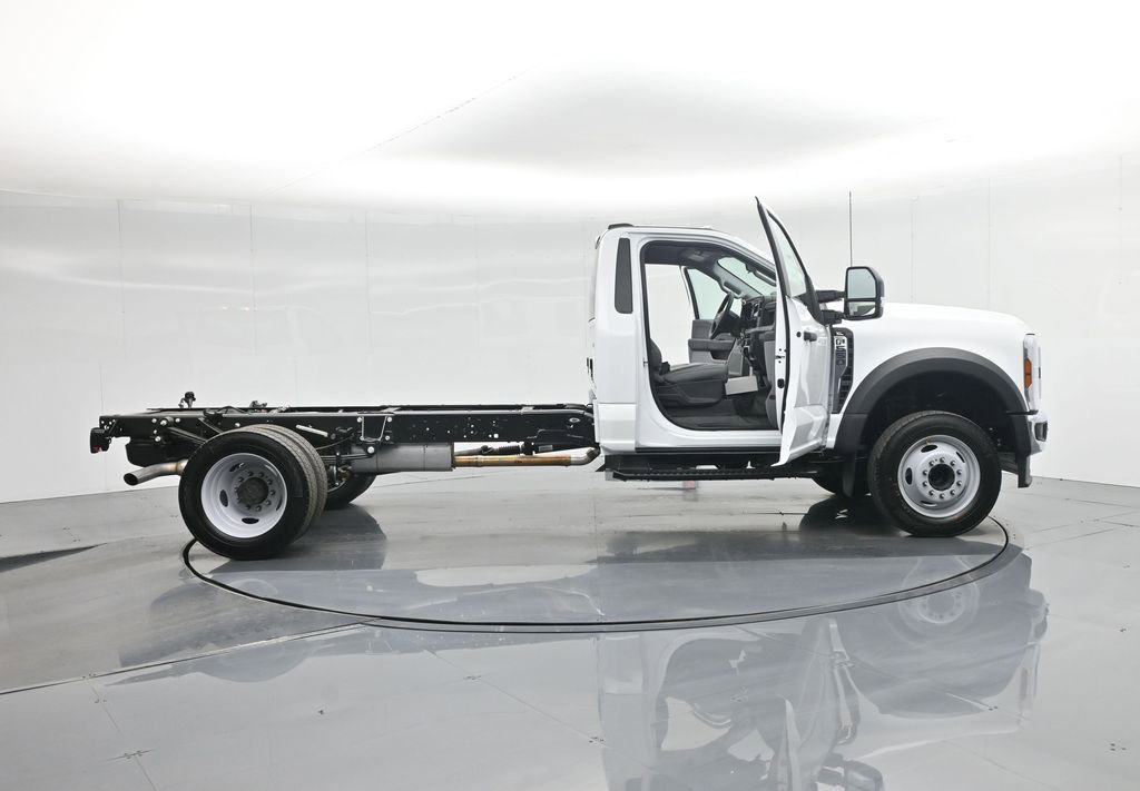 New 2025 Ford F550 XL image 4