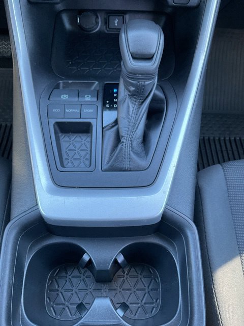 Used 2020 Toyota RAV4 LE FWD image 29