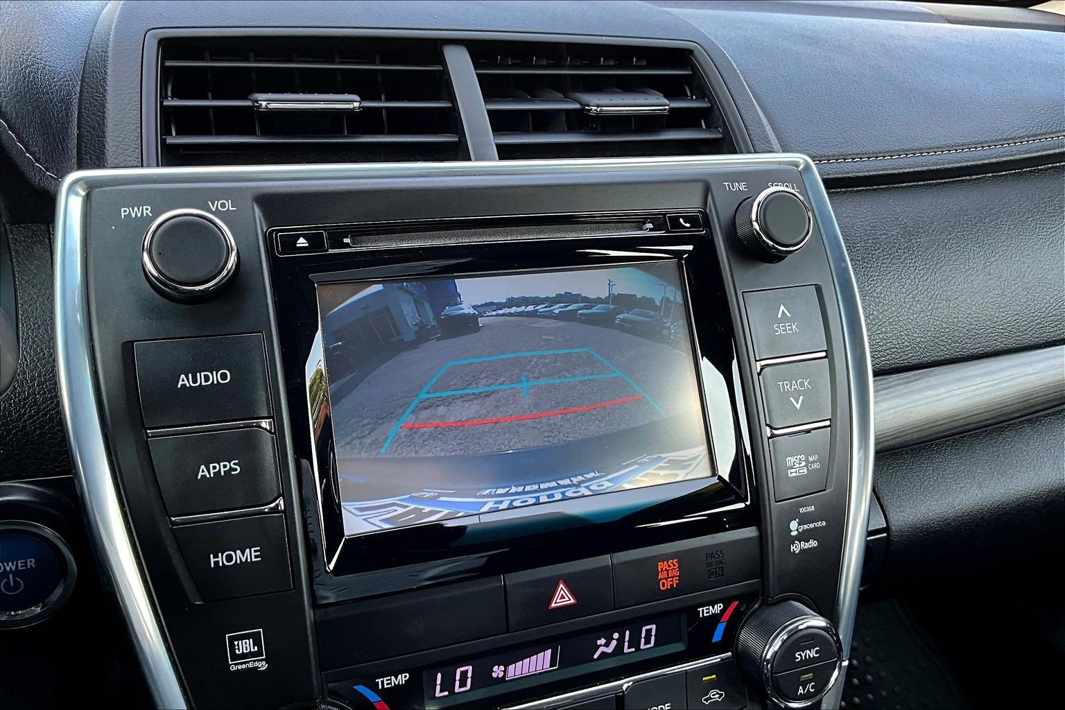 Used 2015 Toyota Camry XLE w/ Moonroof Package FWD image 23