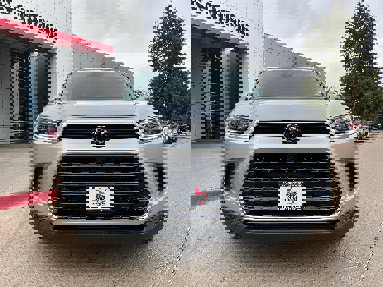 Used 2025 Toyota Grand Highlander FWD image 4