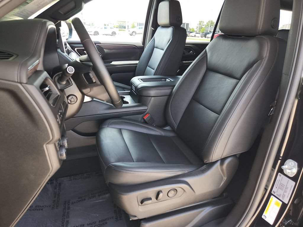 Used 2024 Chevrolet Tahoe LT w/ Luxury Package AWD/4WD image 13