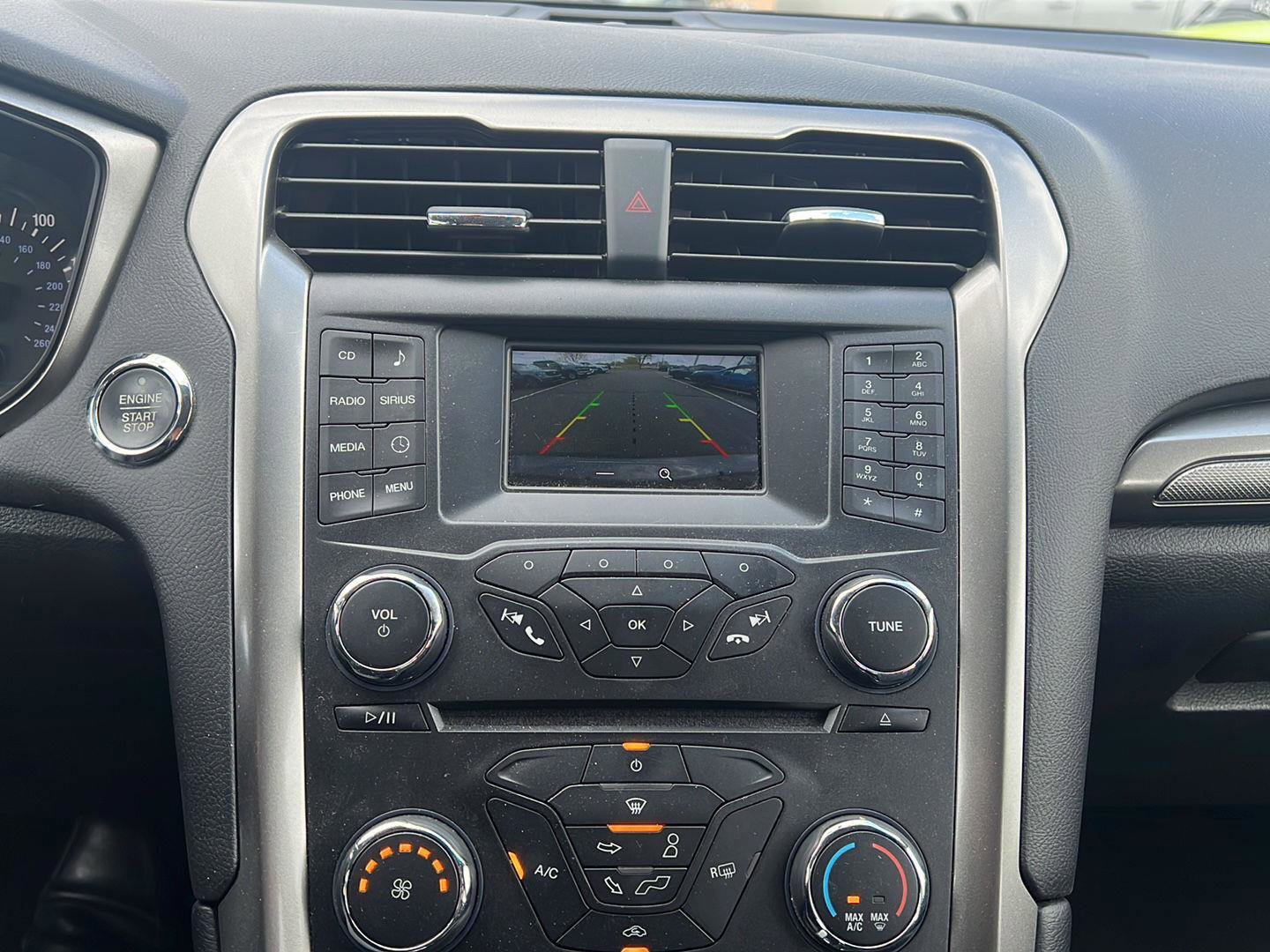 Used 2017 Ford Fusion SE FWD image 20