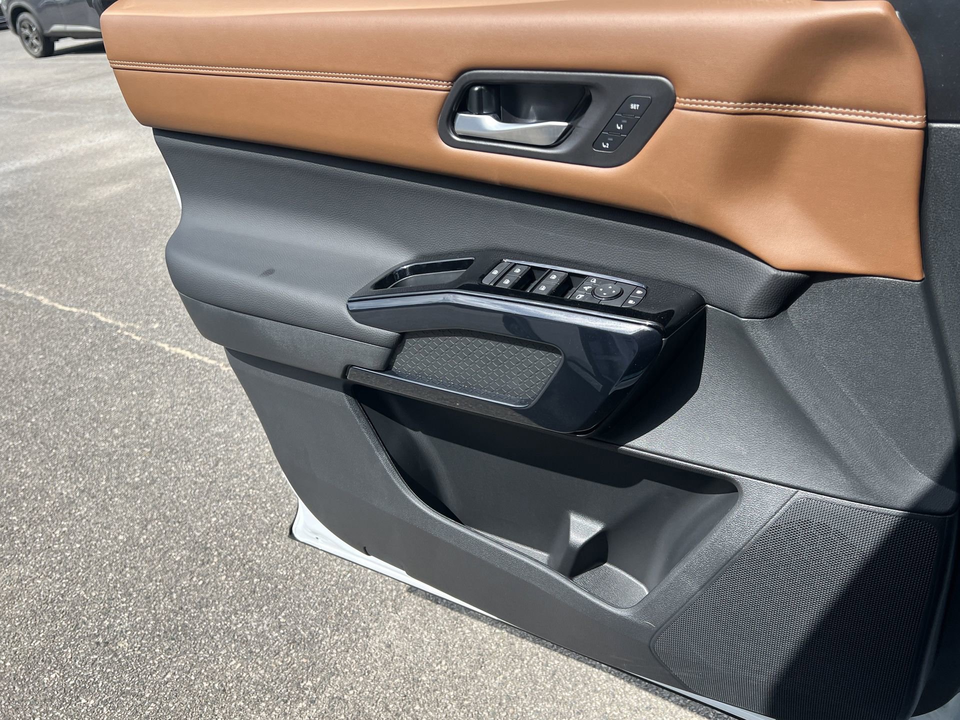 New 2026 Nissan Pathfinder Platinum image 14