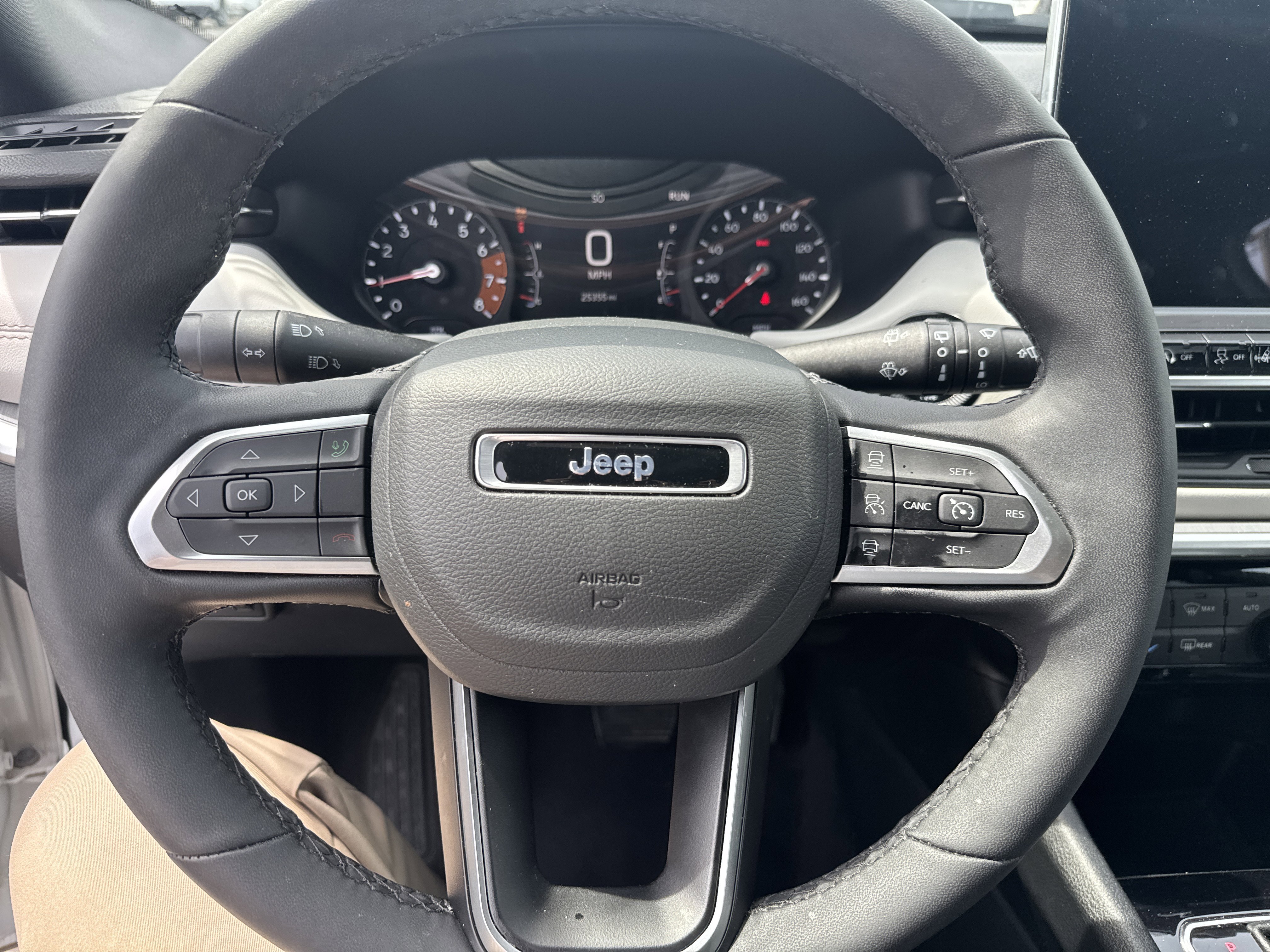 Used 2025 Jeep Compass Limited image 17