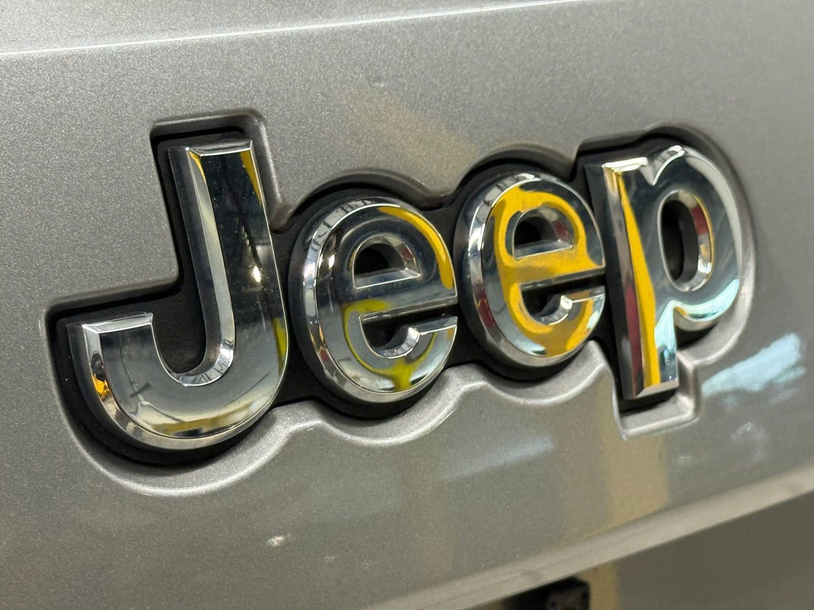 Used 2020 Jeep Grand Cherokee Limited AWD/4WD image 14