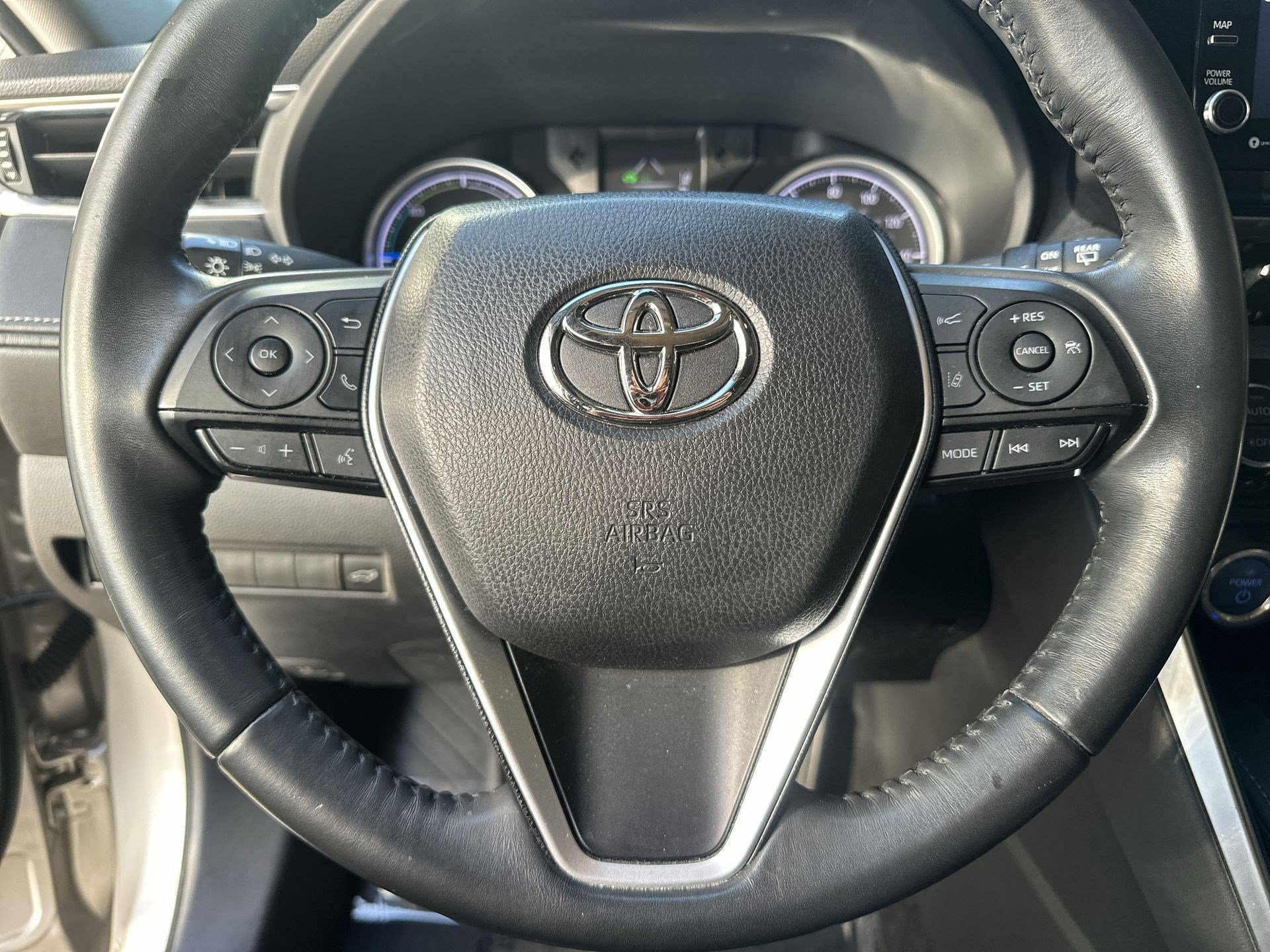 Used 2022 Toyota Venza LE image 11