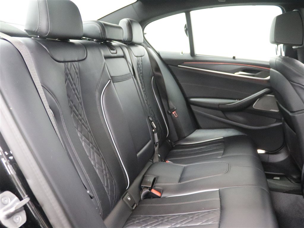 Used 2022 BMW M550i xDrive w/ Executive Package image 19