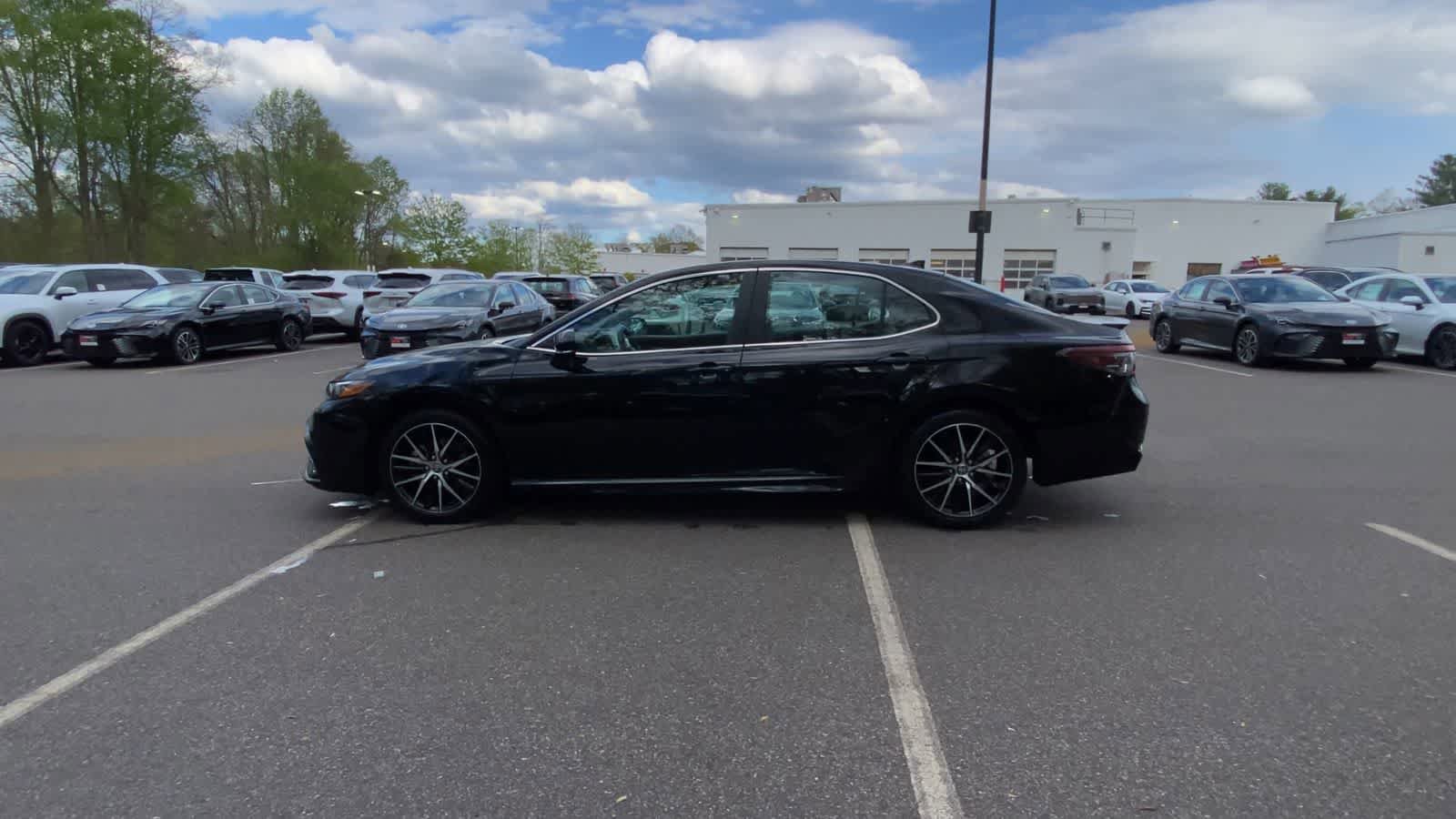 Used 2024 Toyota Camry SE FWD image 5