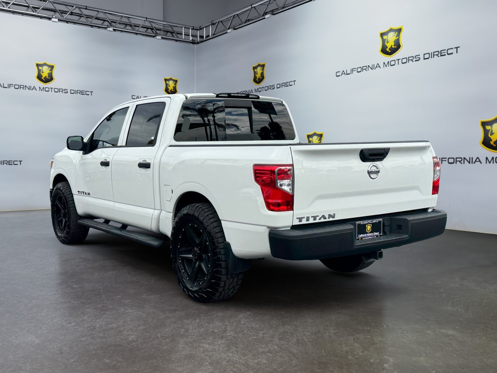 Used 2018 Nissan Titan S w/ S Utility Package RWD image 3