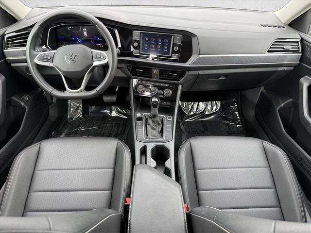 Used 2024 Volkswagen Jetta SE w/ Panoramic Sunroof Package image 14