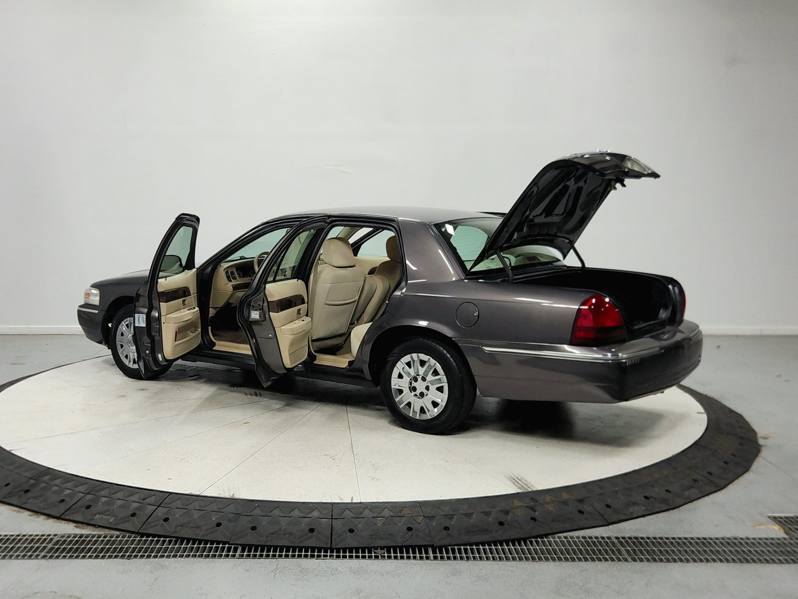 Used 2007 Mercury Grand Marquis GS RWD image 13