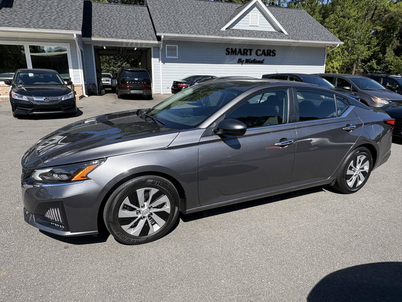 Used 2024 Nissan Altima 2.5 S FWD image 2