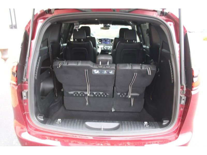 Used 2021 Chrysler Pacifica Touring-L w/ S Appearance Package FWD image 7