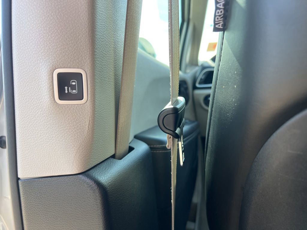 Used 2024 Chrysler Pacifica Touring-L image 20