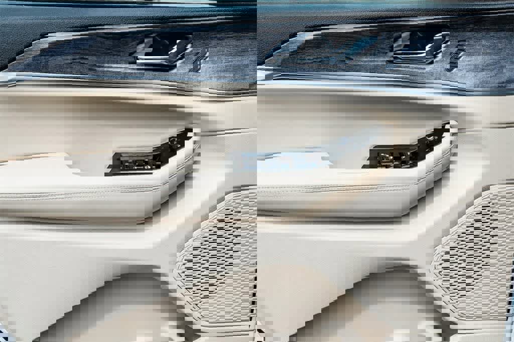 New 2025 Jeep Grand Cherokee Limited w/ Luxury Tech Group II image 21