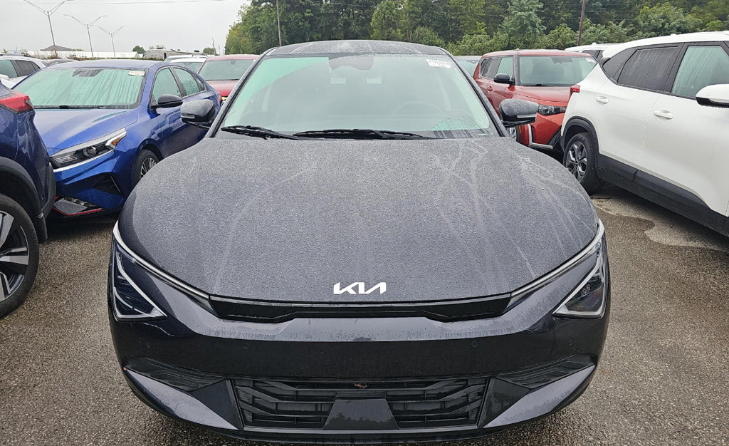 Certified 2025 Kia EV6 Light AWD/4WD image 2