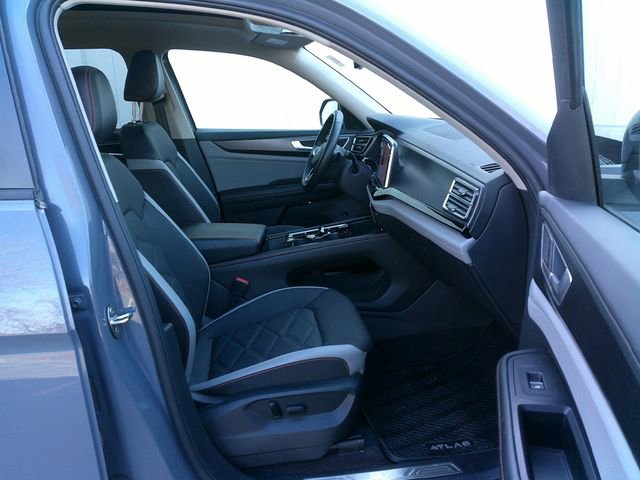 Used 2024 Volkswagen Atlas Peak Edition SEL AWD/4WD image 34