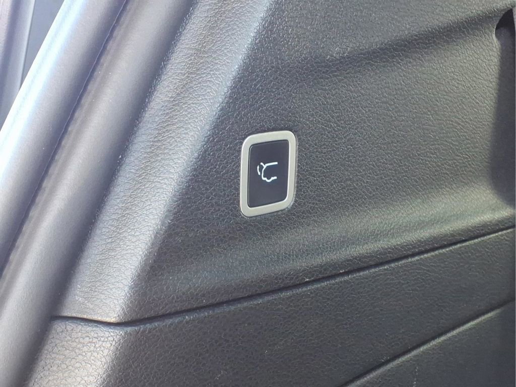 Used 2025 Chrysler Pacifica Limited image 31