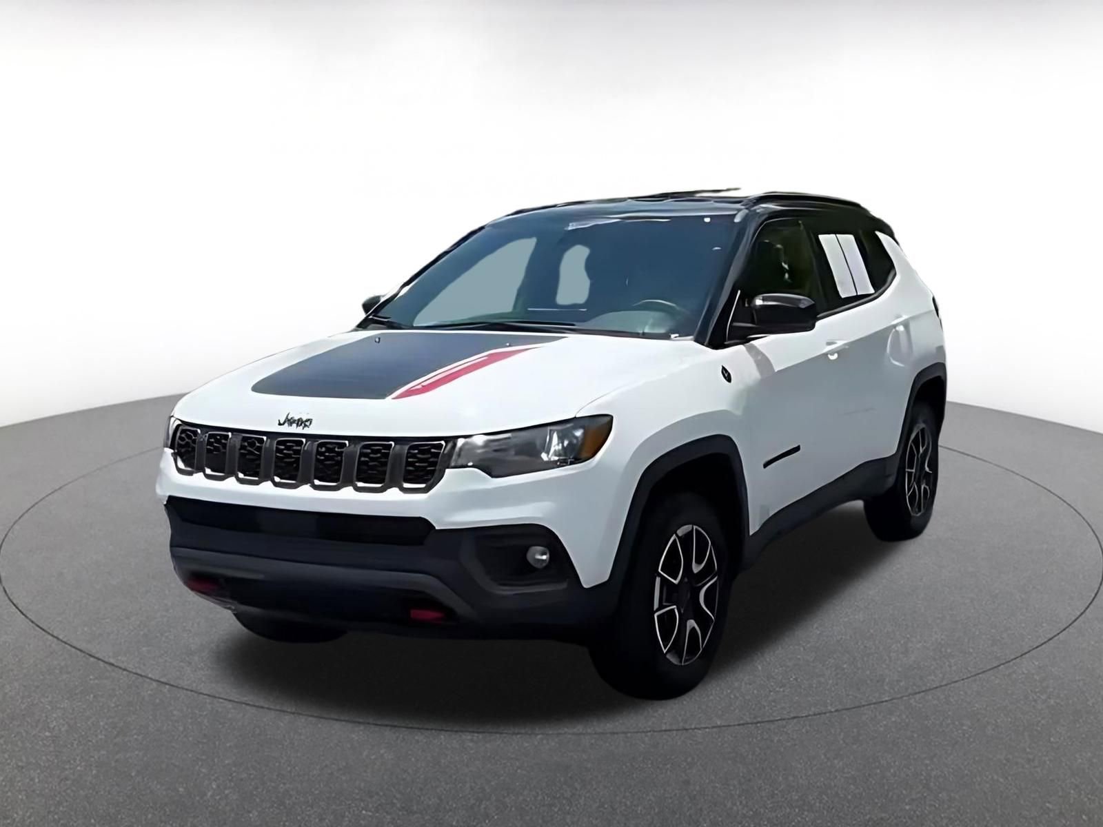 Used 2025 Jeep Compass Trailhawk AWD/4WD image 3