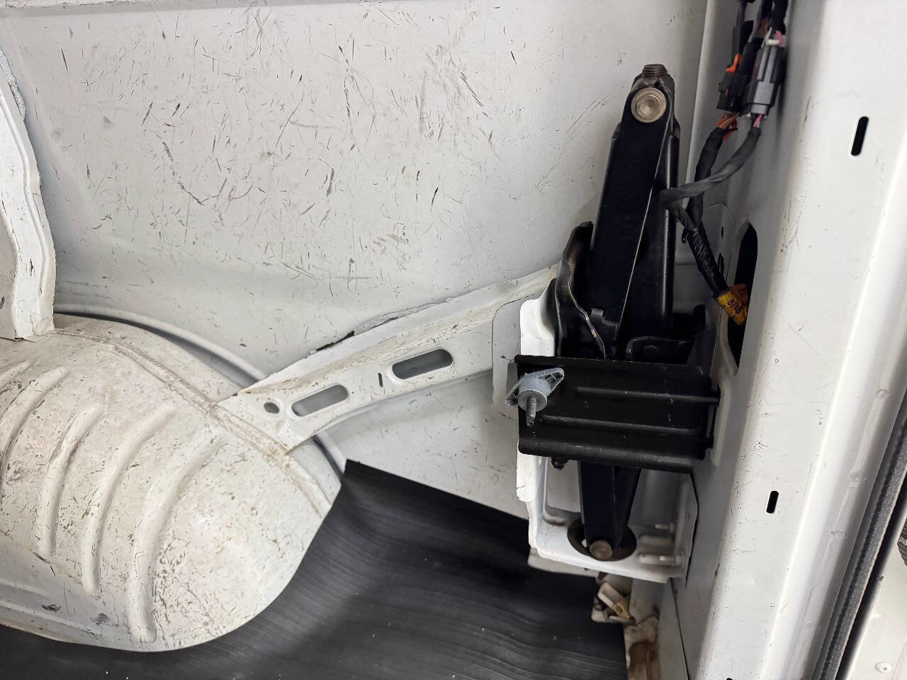 Used 2013 Chevrolet Express 1500 image 31