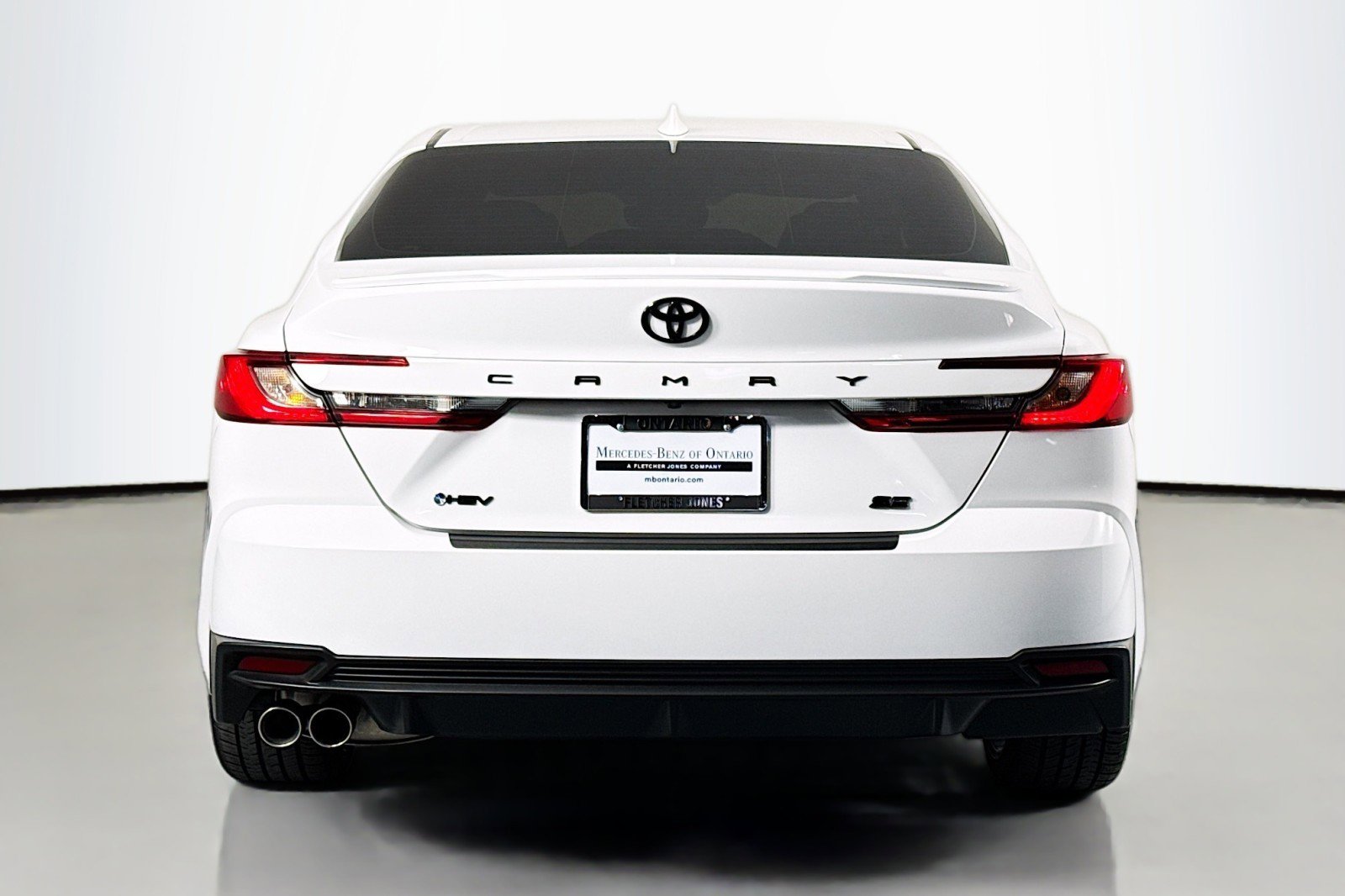 Used 2025 Toyota Camry SE w/ Convenience Package image 3