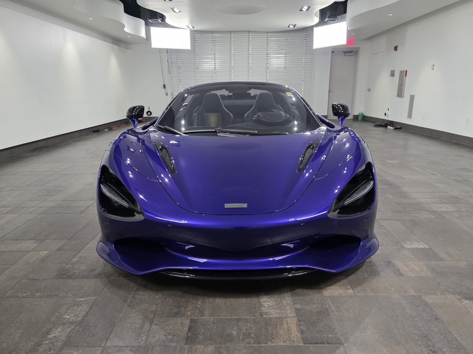 Used 2025 McLaren 750S Spider image 2