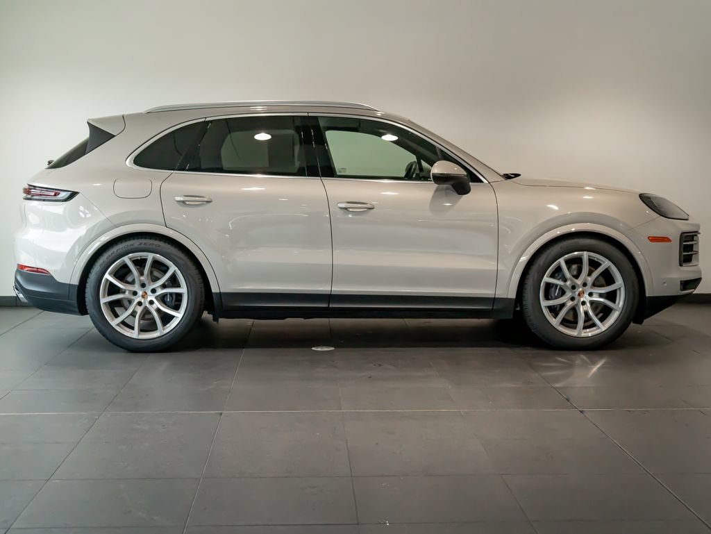 Certified 2025 Porsche Cayenne AWD/4WD image 8