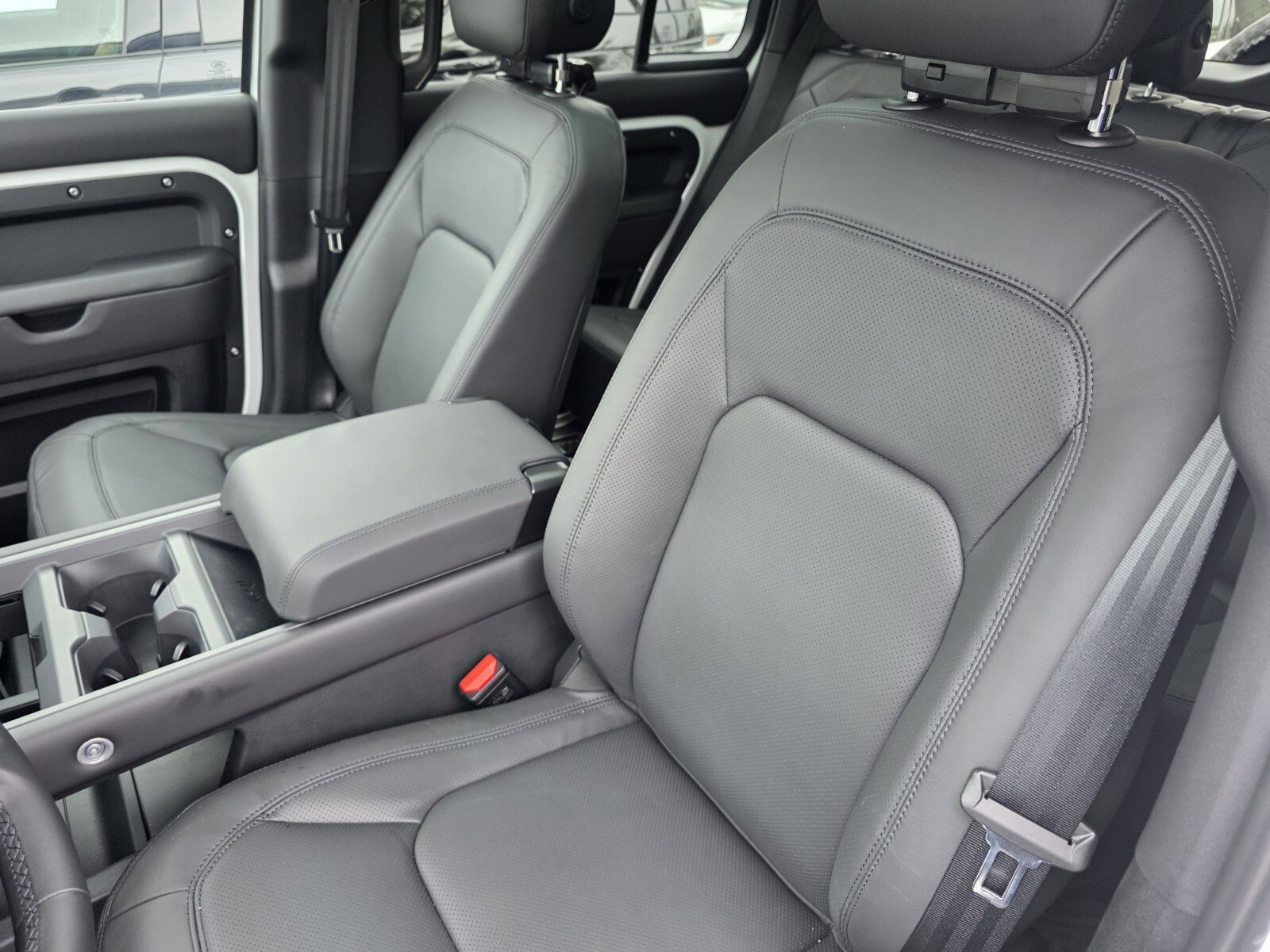 New 2026 Land Rover Defender 110 X-Dynamic SE image 12