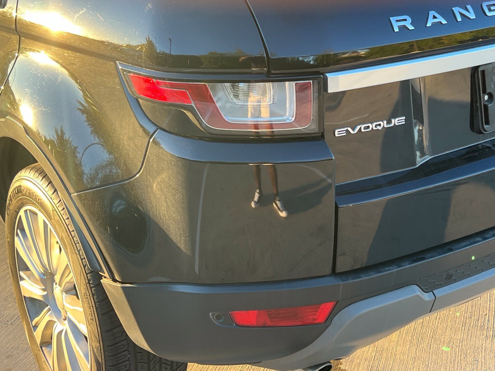 Used 2018 Land Rover Range Rover Evoque HSE AWD/4WD image 13