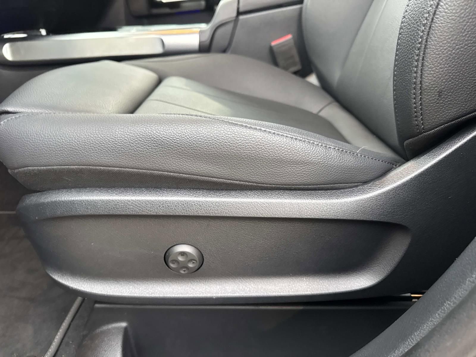 Used 2025 Mercedes-Benz GLB 250 4MATIC image 16