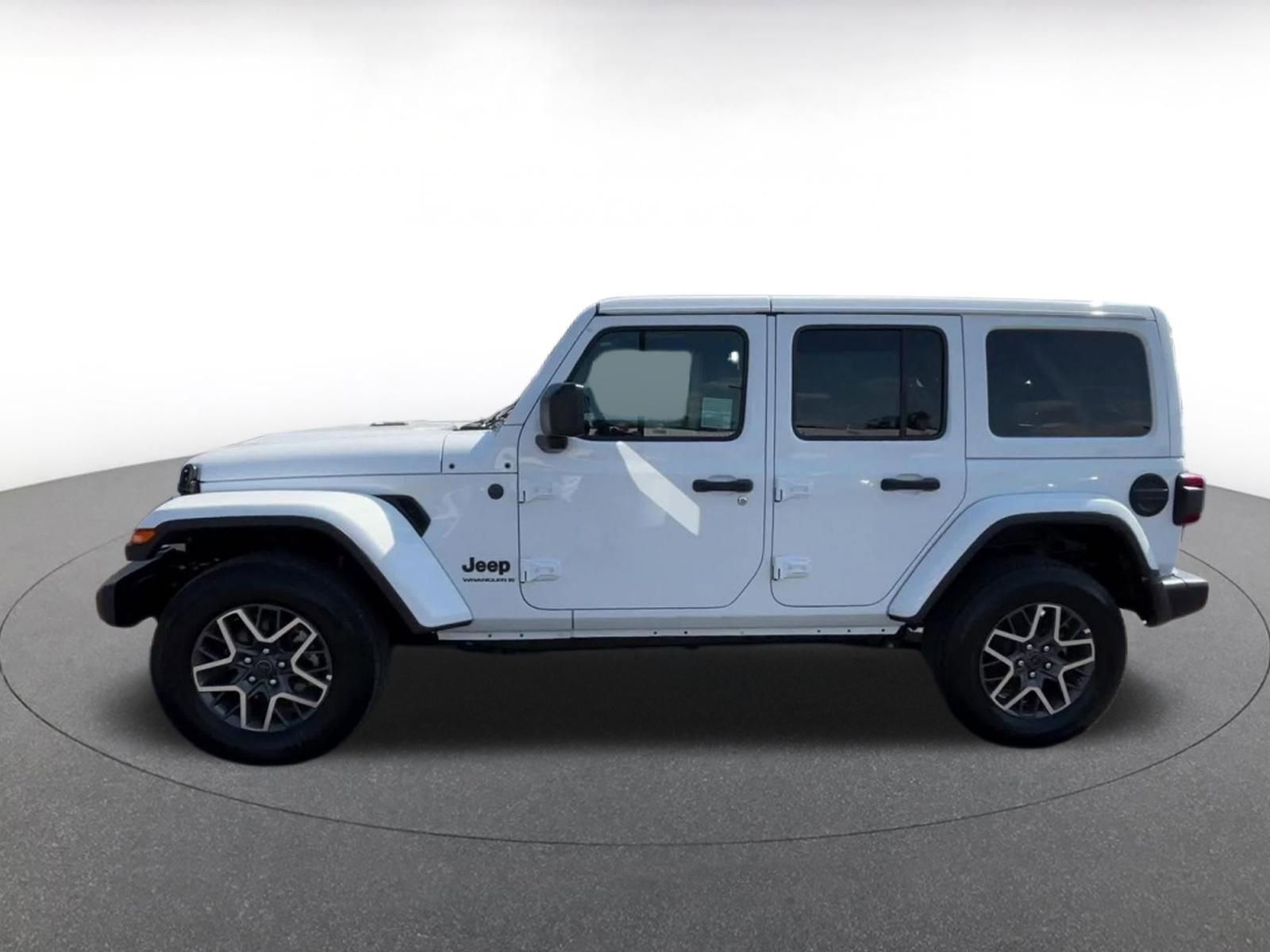Used 2025 Jeep Wrangler Unlimited Sahara AWD/4WD image 9