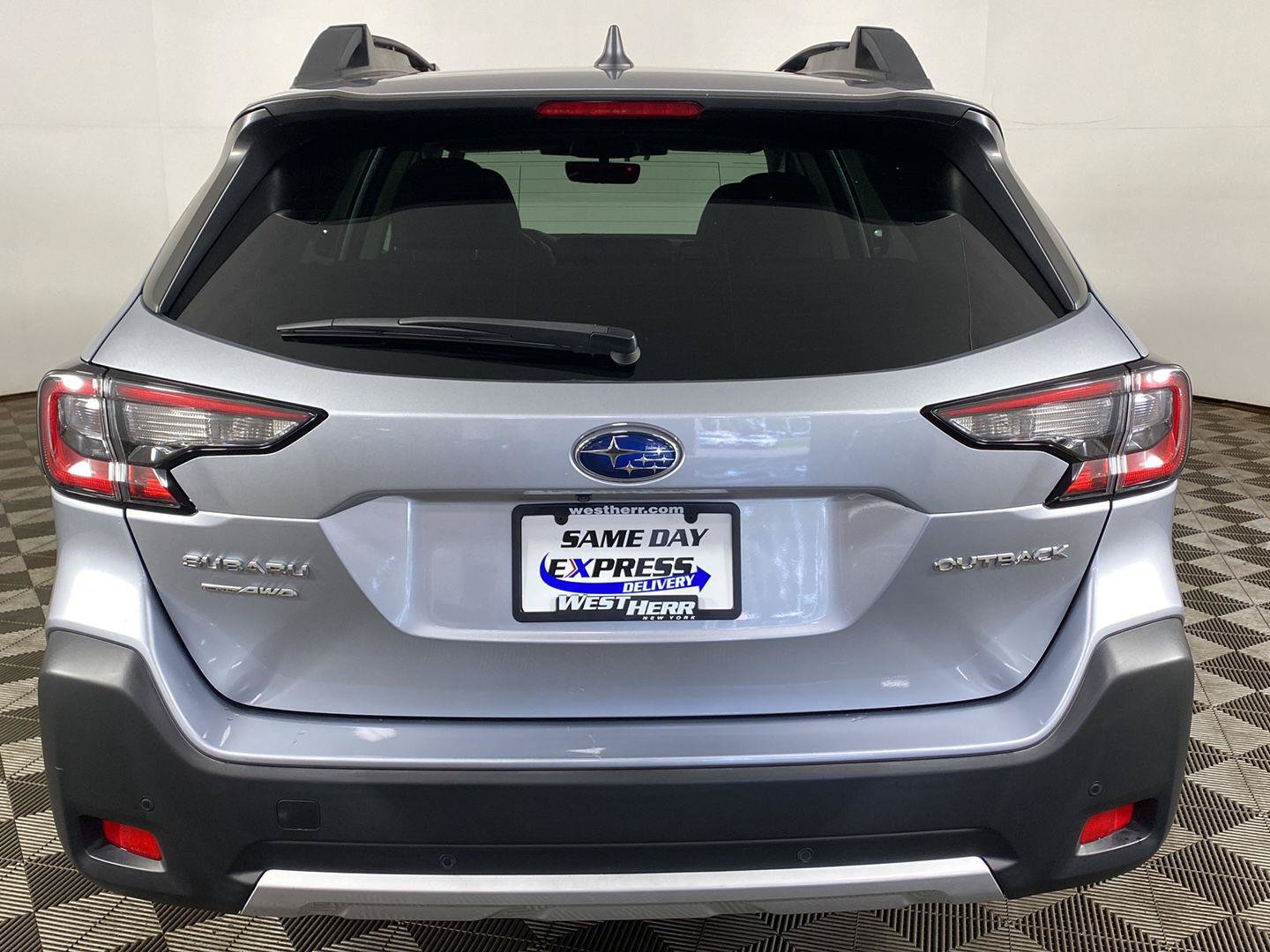 Certified 2025 Subaru Outback Limited w/ Tech Package 3 AWD/4WD image 4