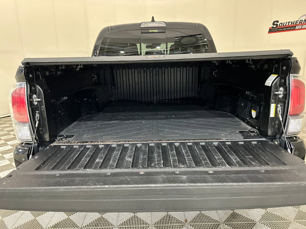 Used 2020 Toyota Tacoma TRD Sport w/ Technology Package image 5