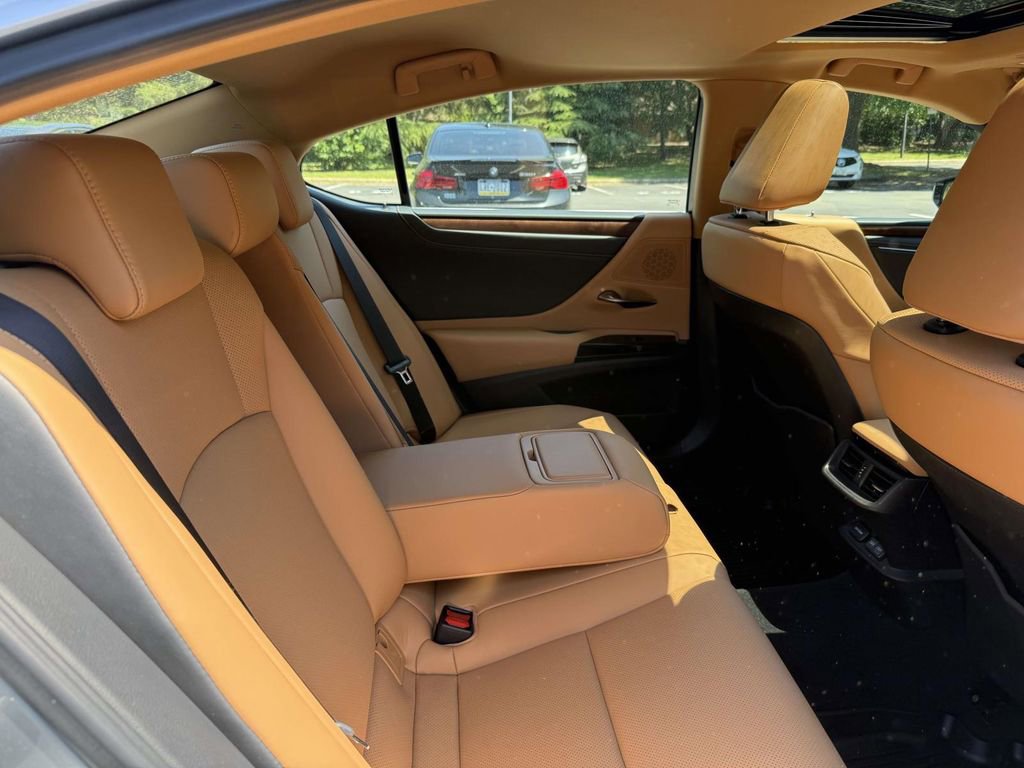 Used 2025 Lexus ES 350 w/ Premium Package FWD image 16