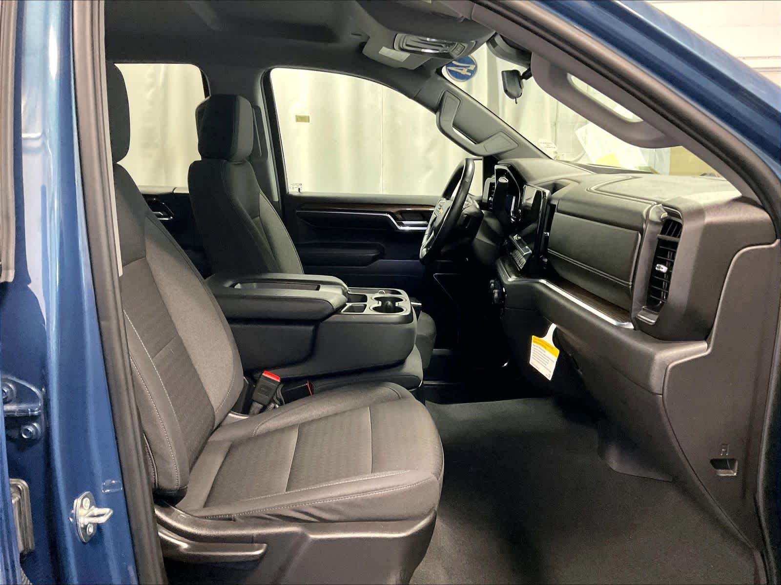Used 2024 Chevrolet Silverado 1500 LT AWD/4WD image 11