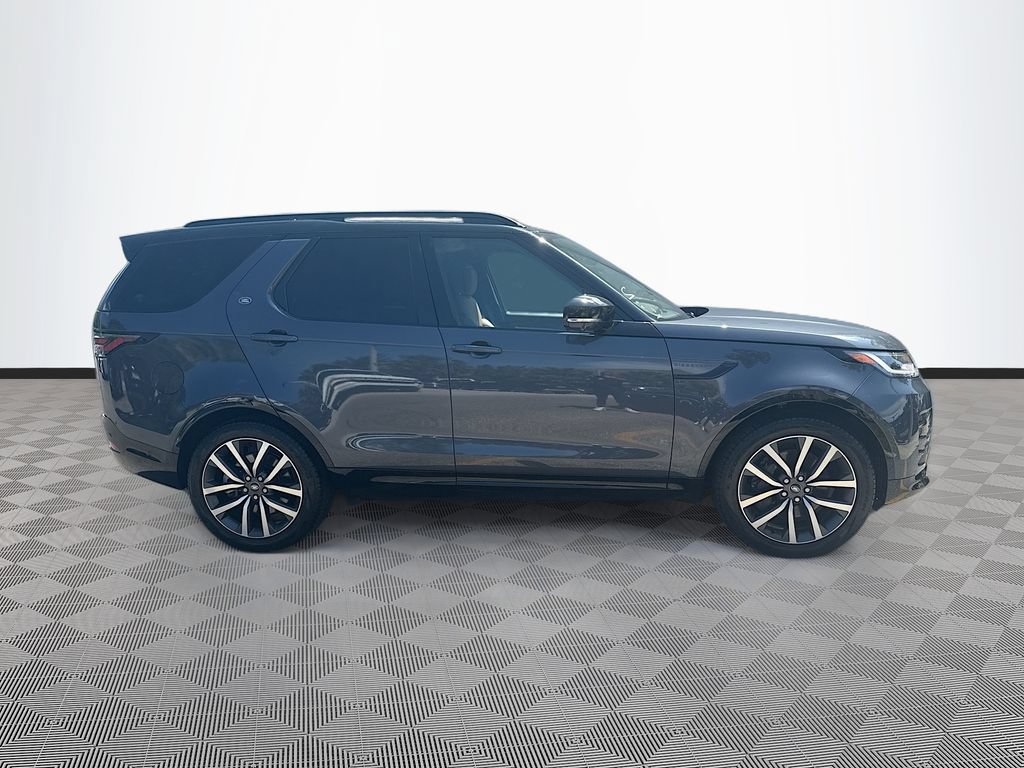 Used 2024 Land Rover Discovery Dynamic SE AWD/4WD image 5