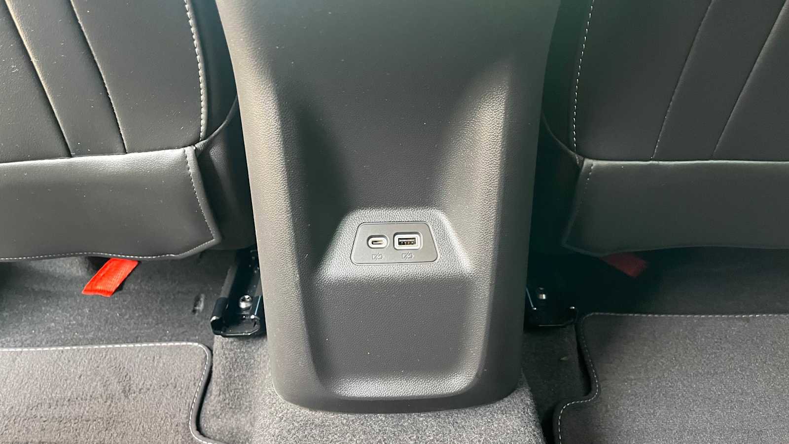 Used 2022 Buick Envision Essence w/ Safety Package image 9