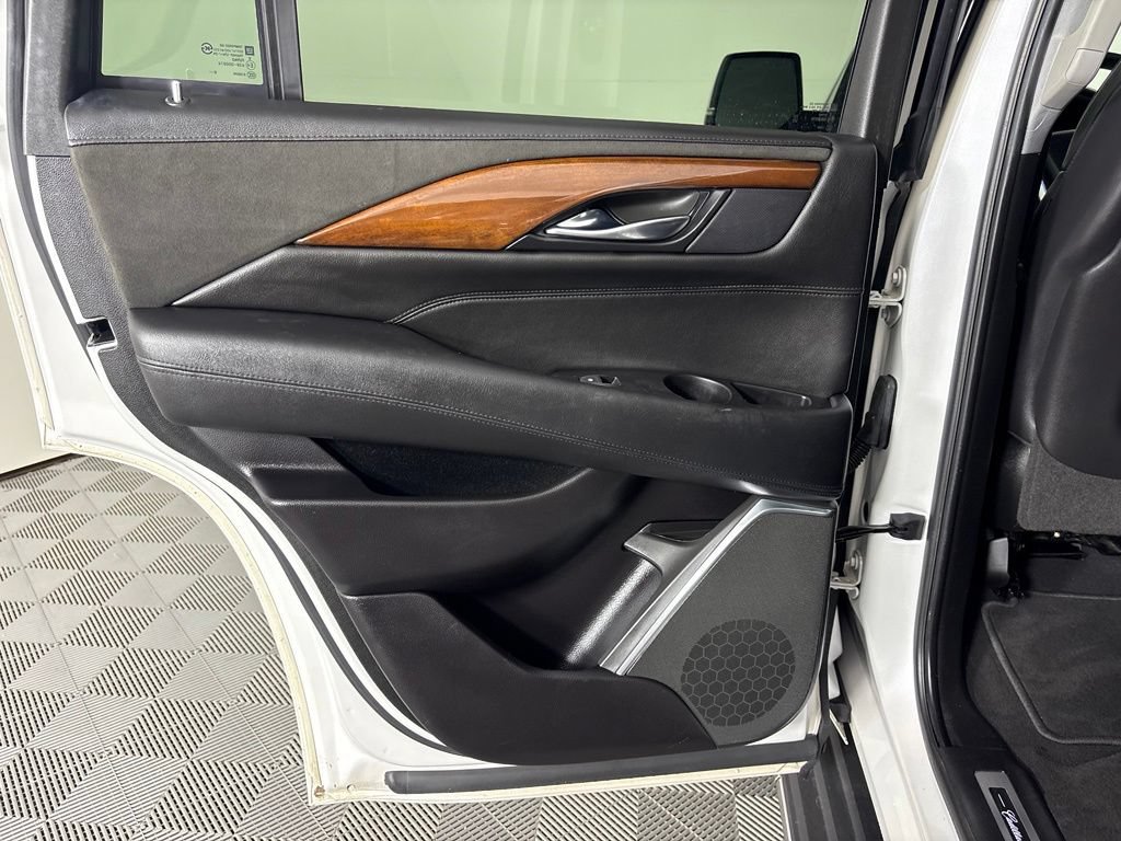 Used 2019 Cadillac Escalade Luxury AWD/4WD image 46