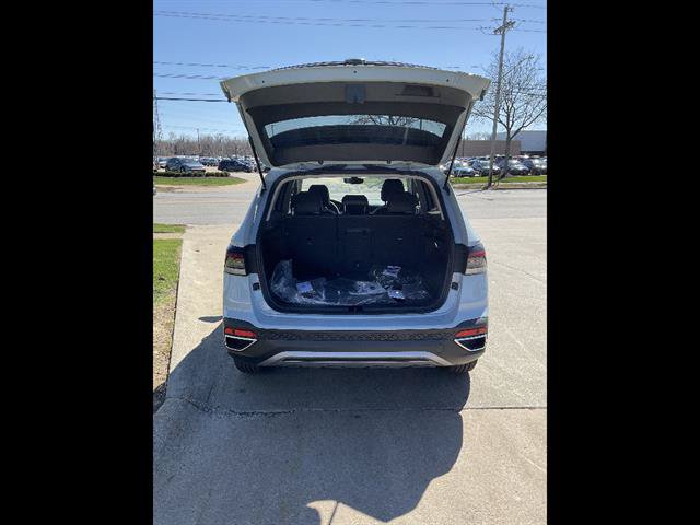New 2026 Volkswagen Taos SE AWD/4WD image 5