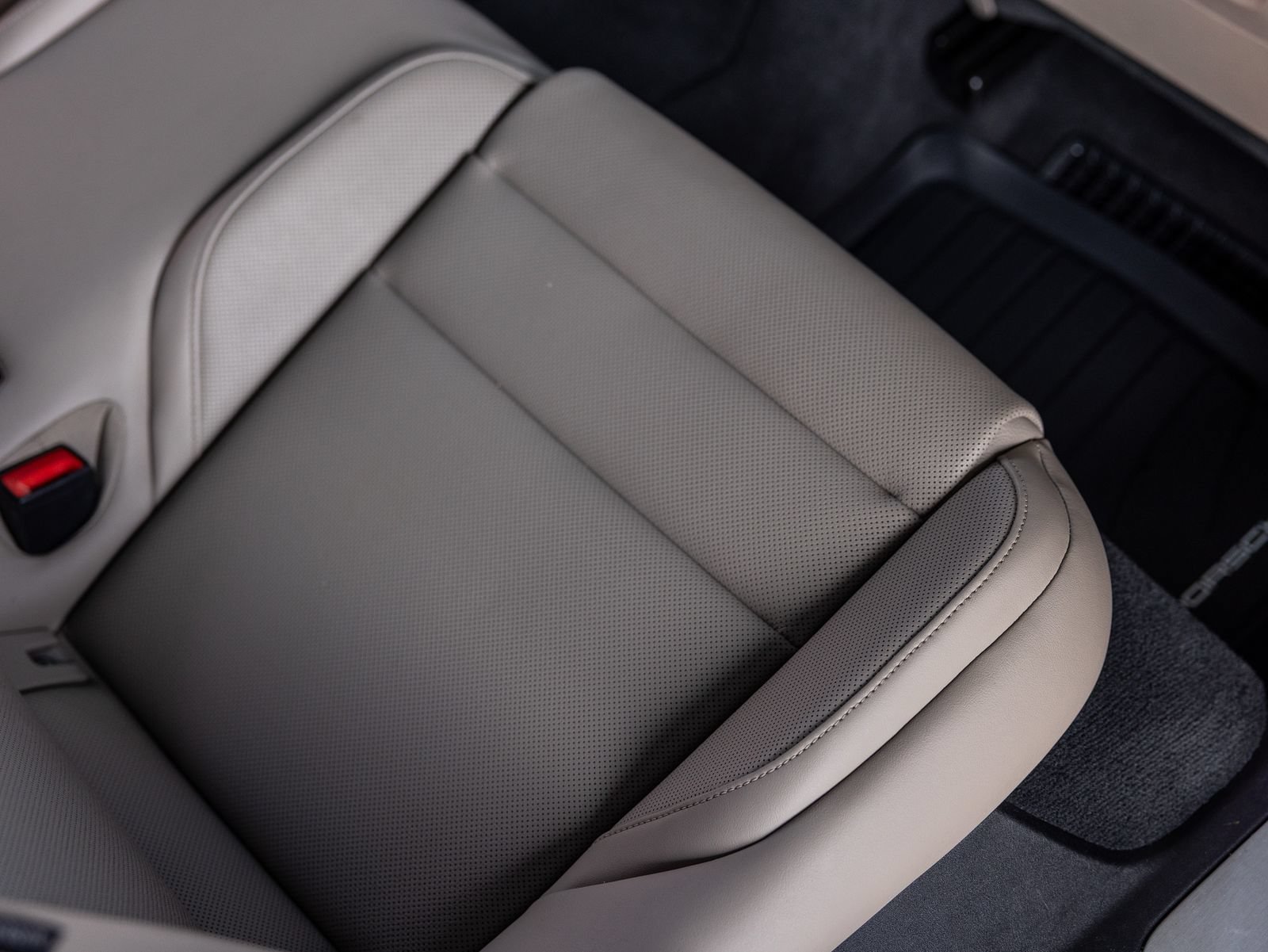 Certified 2025 Porsche Taycan RWD image 38