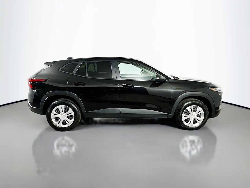 Used 2025 Chevrolet Trax LS FWD image 7