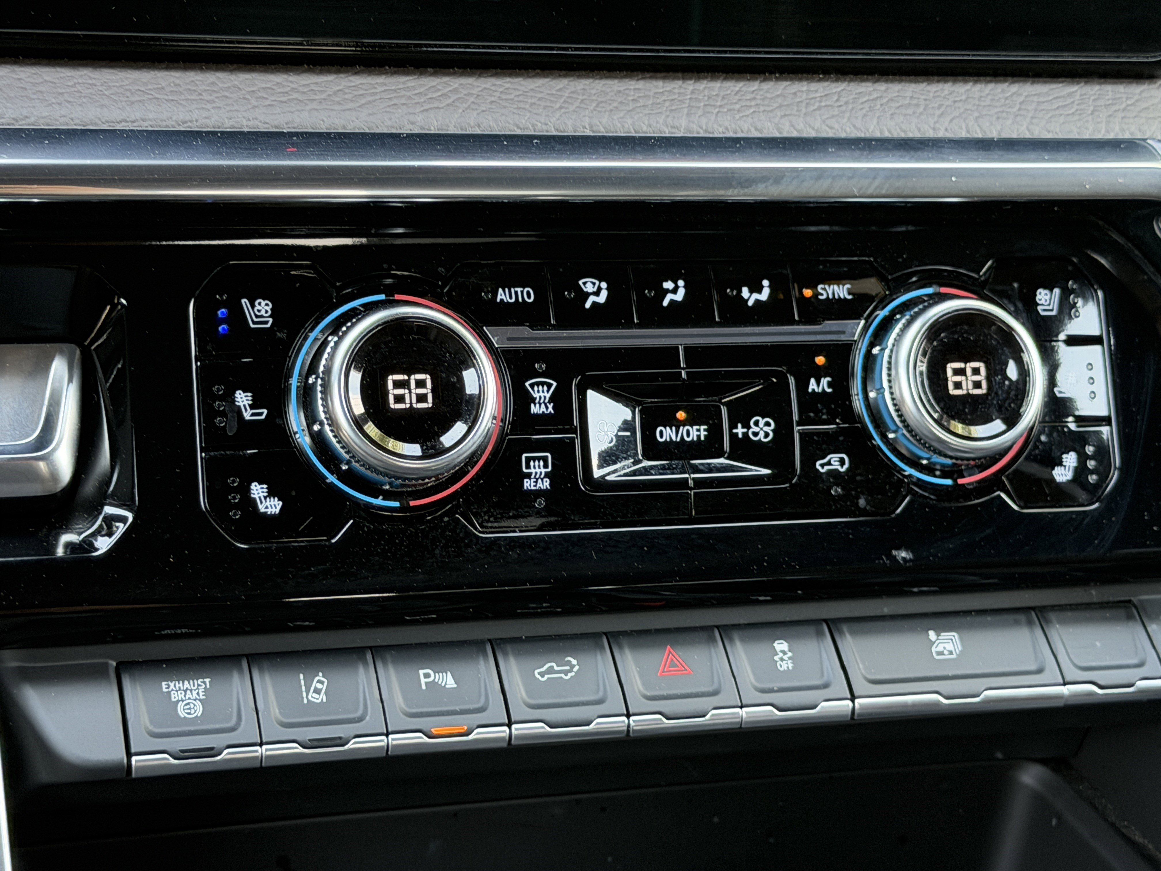 Used 2025 GMC Sierra 3500 Denali w/ Denali Reserve Package AWD/4WD image 29