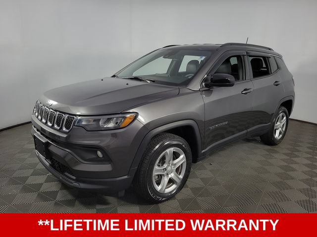 Used 2023 Jeep Compass Latitude w/ Convenience Group AWD/4WD image 3