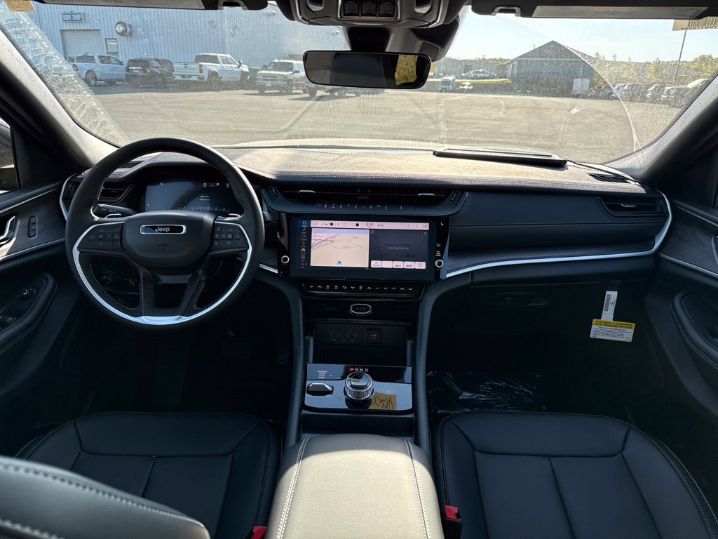 New 2027 Jeep Grand Cherokee Limited AWD/4WD image 15