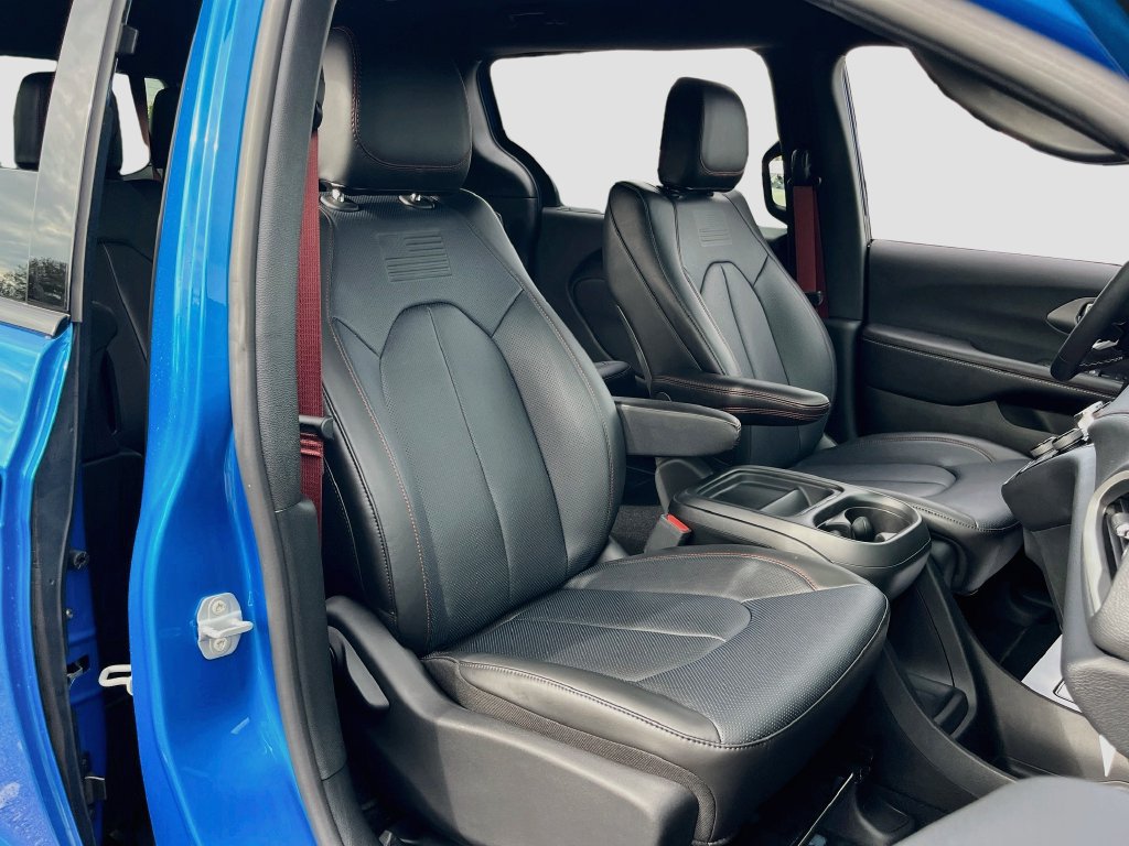 New 2027 Chrysler Pacifica Select FWD image 27